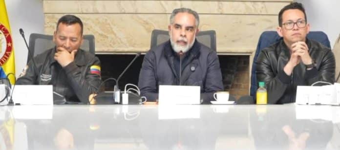 El Ministro del Interior Armando Benedetti, con el MinDefensa y el Viceministro del Interior_0